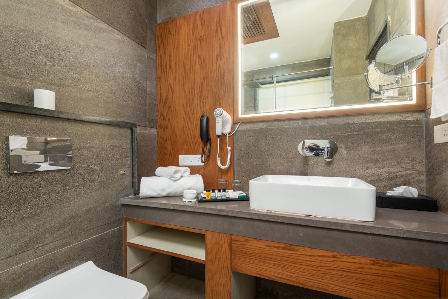 Quality Inn By Lawrence Hotels Dharamshala Extérieur photo
